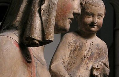 213) VIERGES à l'enfant, sculptures.