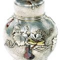 Tiffany & Co - Edward Chandler Moore (1827-1891) (dessinateur). Exceptionnelle boîte à thé ovoïde en argent martelé, circa 1880