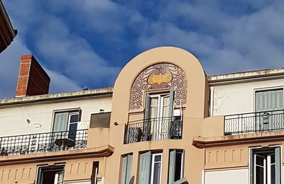 Ciels du 9 septembre dans Toulouse et motif fantaisie au tricot