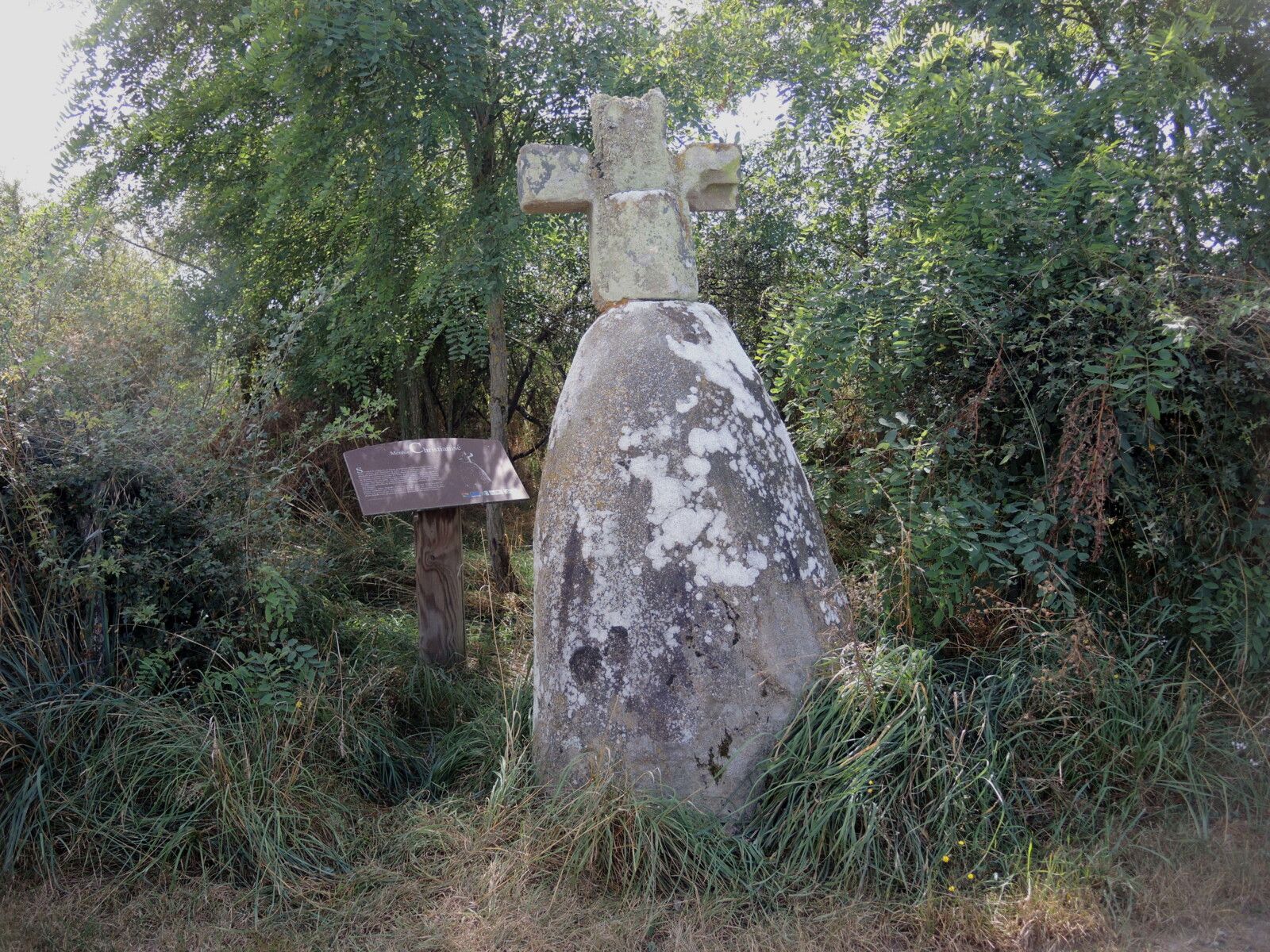 Venas, menhir christianisé (03)