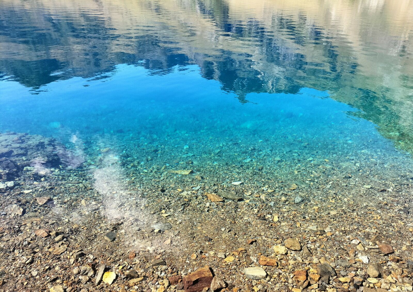 Lac Bleu, sur la rive, eau claire, septembre 2023.. (65)