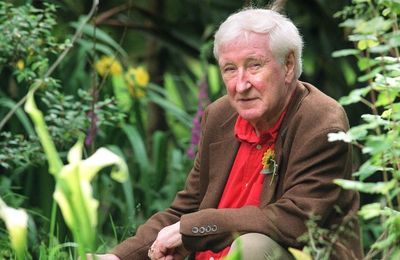 John Montague (1929 - 2016) : Cours de nu