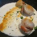 Coquilles Saint Jacques au curcuma, thym, persil, riesling et crème