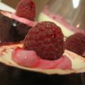 Mousse passion au lait de framboises...Le dessert “ça va chauffer dans les bermudas”! 