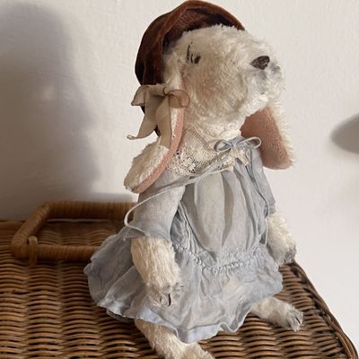 Nonette dans sa jolie tenue (18 cm)