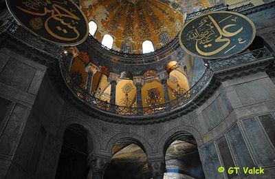 L'INTERIEUR DE SAINTE-SOPHIE, A ISTANBUL