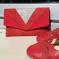 pochette rouge assortie à mes chaussures rouges