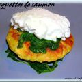 CROQUETTES DE SAUMON SUR LIT D'EPINARDS  ET OEUF POCHE