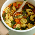 Soupe "one pot" avec des légumes et des tortellini