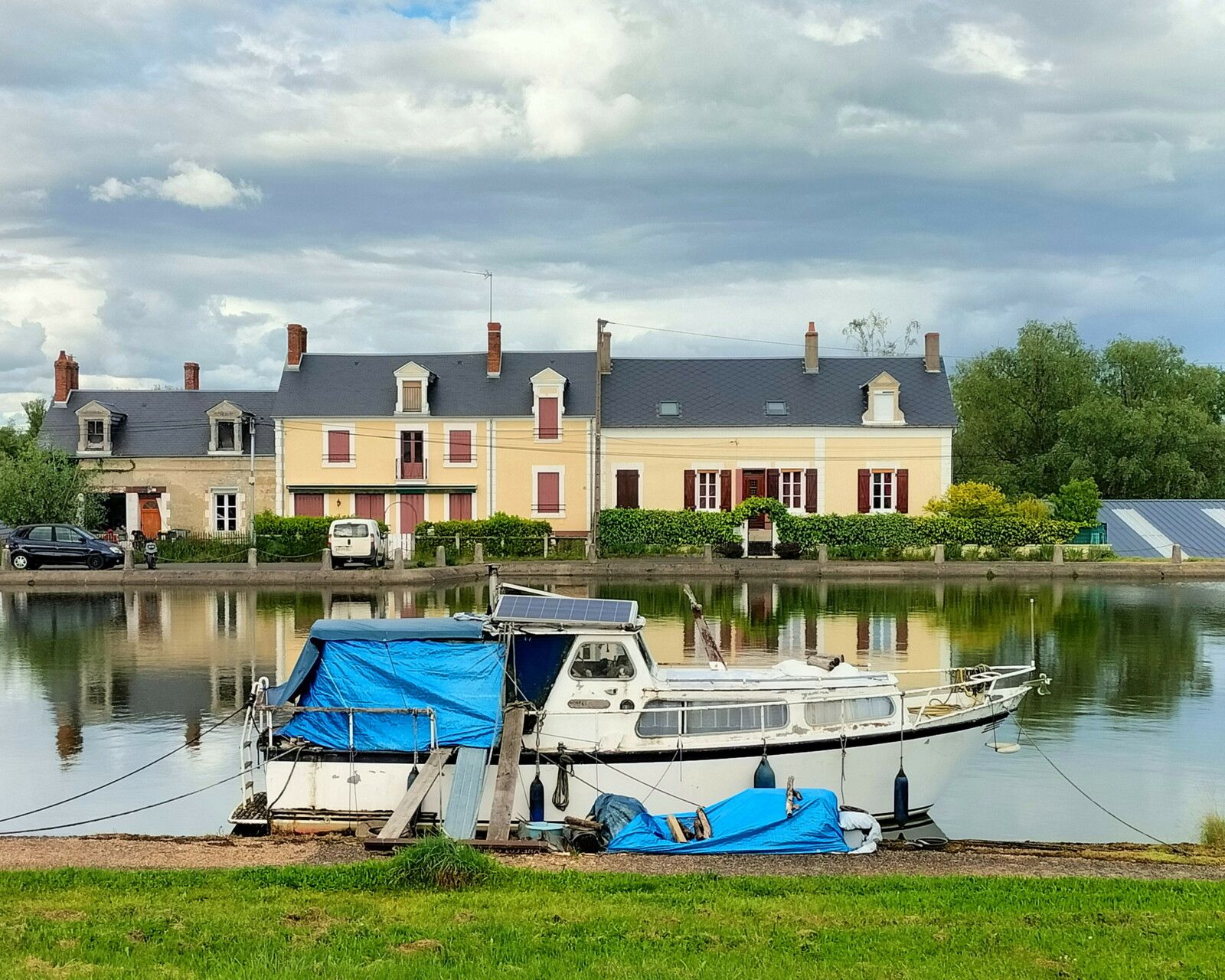 Marseilles-Les-Aubigny, bord de canal (18)