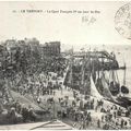 2874 - Le Quai François 1er un jour de fête.