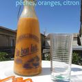 Smoothie abricots, pêches, oranges, citron