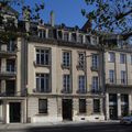 CAEN, place de la République: massacre en cours des derniers restes d'un joyau de style Louis XVI rescapé des bombes de 1944