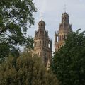 Tours: la cathédrale st Gatien, vue d'un parc