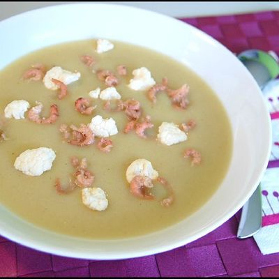 Potage de chou-fleur aux crevettes