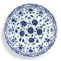 A fine and rare blue and white barbed 'floral scroll' dish, Ming dynasty, Yongle period (1403-1425)