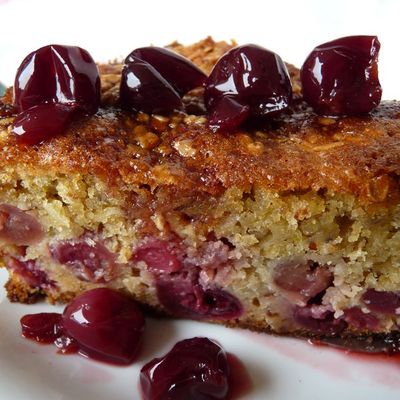 Gâteau aux cerises et flocons d'avoine