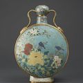 Importante gourde "bianhu" en bronze doré et émaux cloisonnés. Chine, époque Qianlong (1736-1795)