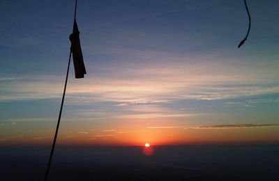 Le lever du soleil en haute altitude