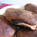 Des presque-pirojkis au chocolat, à la confiture et au fromage blanc et raisins, moins bien qu'en russie mais bon quand même! 