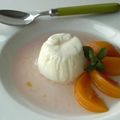 Panna cotta et pêches au romarin, sans gluten et sans lactose