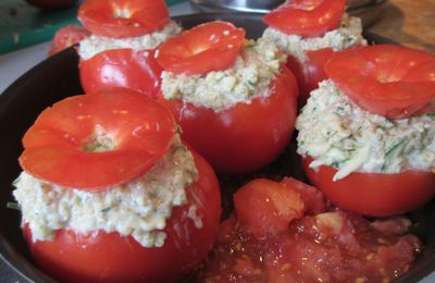 Tomates farcies au quinoa, à la courgette et à la ricotta