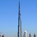 3 touristes americains en équilibre sur la plus haute tour du monde à dubai