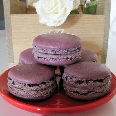 Macaron Violetta a la fraise framboise et vanille