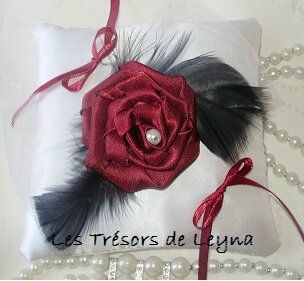 Coussin thème mariage baroque, blanc, noir, rouge