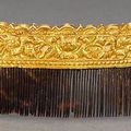 A Jin-style chased gold comb. Late Ming dynasty