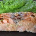 Saumon mariné et purée de petits pois au wasabi