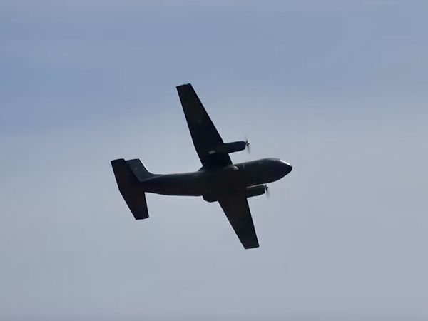 Un Transall C160 de la Lutwaffe avec son escorte de F4 Phantom.