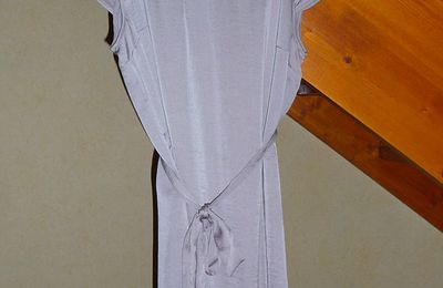 Robe H&M grise taille 40.