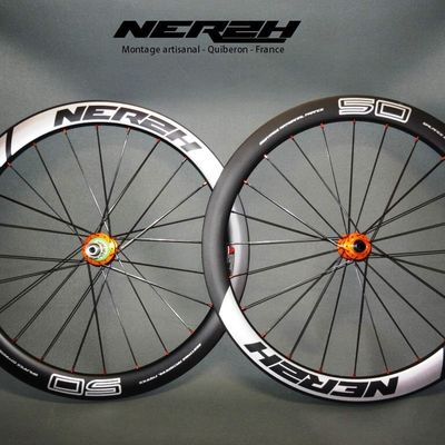 ROUES CARBONE FREIN A DISQUE TUBELESS