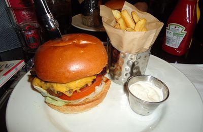 SUPER HAMBURGER AU HARD ROCK CAFÉS DE LONDRES