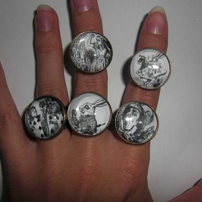 Les bagues Alice aux pays des merveilles (N&B)