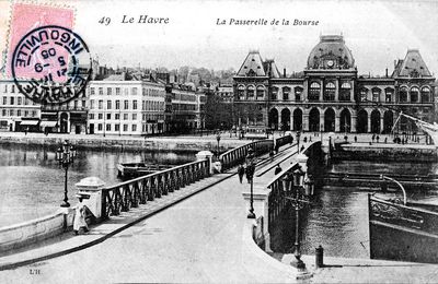 Le Palais de la Bourse et la passerelle du Bassin du Commerce