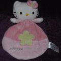 Doudou plat chat rose Hello Kitty Jemini, grelot, www.doudoupeluche.fr