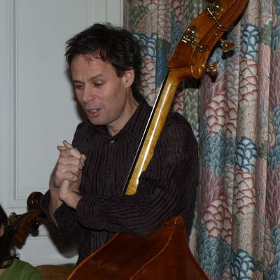 Bienvenue à Juan, contrebassite !