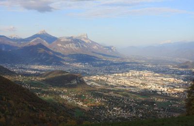 Grenoble, le massif de la chartreuse et le Mont-Blanc vus depuis le Vercors