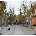 Jeux d'enfants devant l'église de Bandol