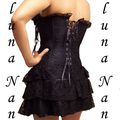 LA ROBE BUSTIER SATIN ET DENTELLE NOIRE STYLE GOTHIQUE