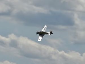 Le North American AT-6.