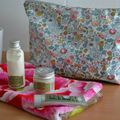 Trousse XXL en Liberty enduit Betsy Porcelaine