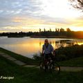 Promenade à VTT sur les allées du Parc technologique de Saint-Priest permettant de rejoindre Parilly.. (Est-Lyonnais/Rhône)..