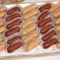 Les petits éclairs au café et au chocolat. 