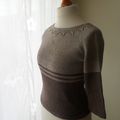  Un pull printanier tricoté