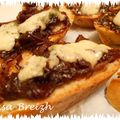 Tartines au confit d'oignons et roquefort