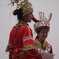 Chine, femmes en habits traditionnels
