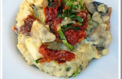 Risotto au poulet, tomates séchées et champignons de Paris